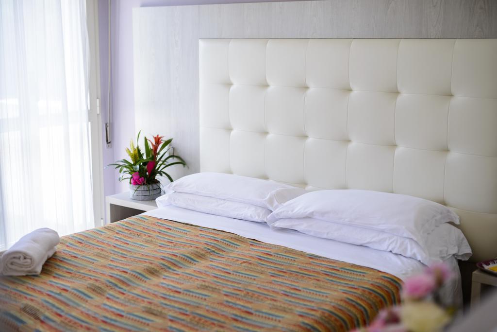 Hotel Suisse Milano Marittima Rum bild