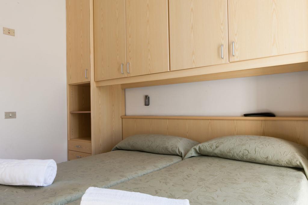 Hotel Suisse Milano Marittima Rum bild
