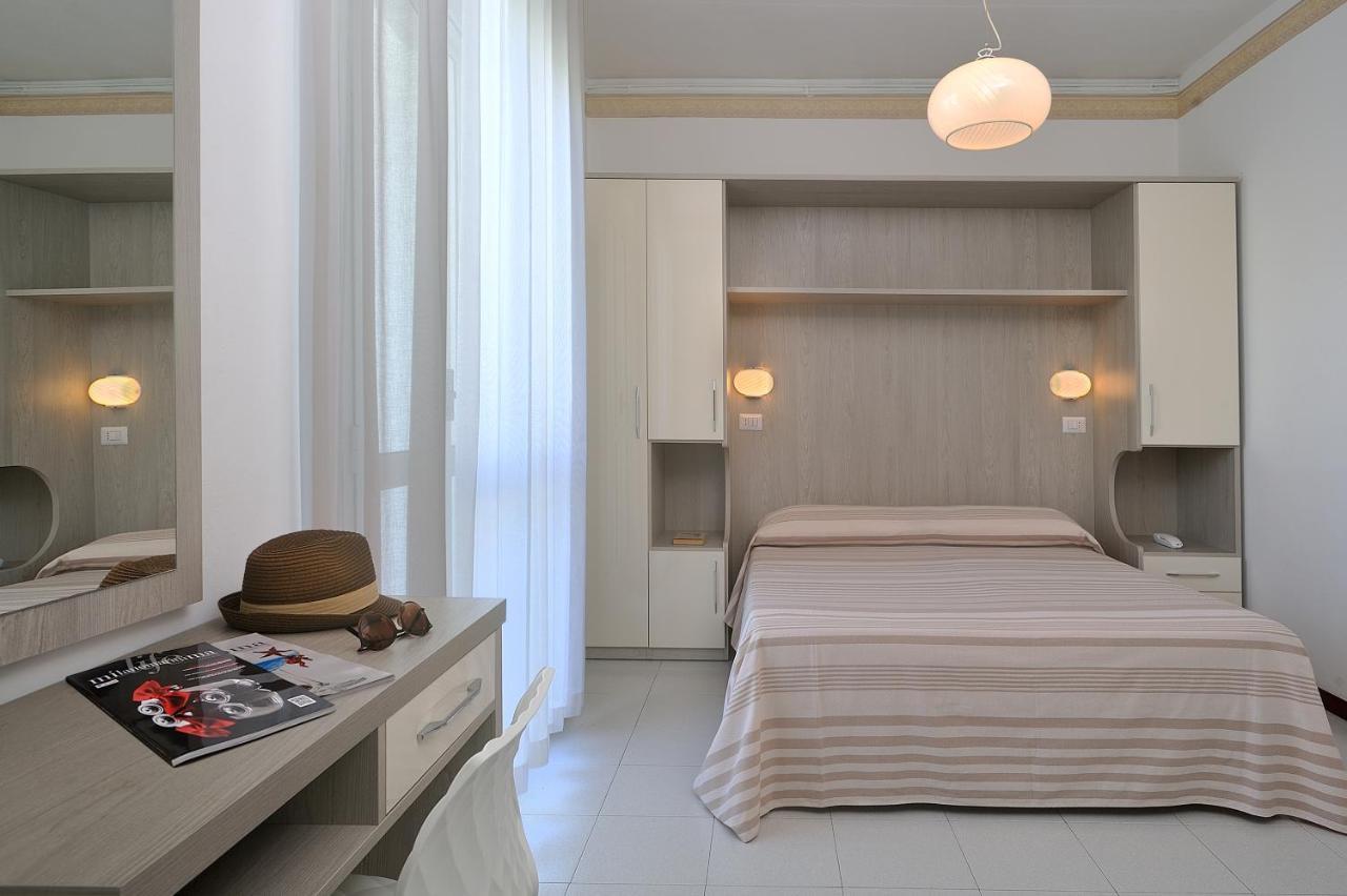Hotel Suisse Milano Marittima Exteriör bild